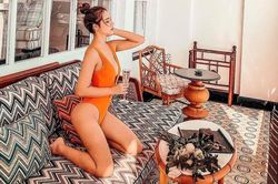 Vẻ nóng bỏng 'gái một con' Huyền Lizzie Thương ngày nắng về