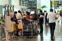COVID-19 tại ASEAN hết 26/11: Lào tiêm mũi vaccine tăng cường; Nhiều nước ngừng nhập cảnh người từ nơi bùng phát chủng virus mới