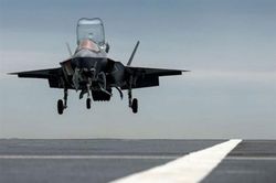 Tiêm kích F-35B trên tàu sân bay Anh rơi ngoài khơi Syria