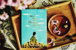 Mây vẫn bay trên bầu trời thành phố