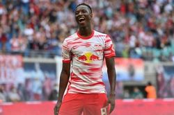 Ralf Rangnick xác định hợp đồng đầu tiên 'sửa sai' cho MU