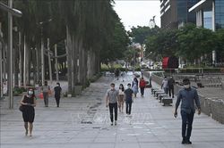 Sống chung an toàn với COVID-19: Singapore để ngỏ khả năng trì hoãn việc nới lỏng giãn cách