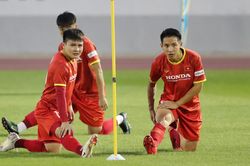 Hùng Dũng nuốt trọn giáo án trong buổi tập cùng tuyển Việt Nam