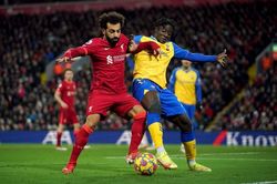 Kết quả Ngoại Hạng Anh: Đè bẹp Southampton, Liverpool lên nhì bảng