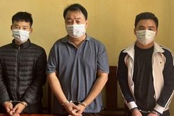 Mang xăng đốt 2 ô tô trong đêm để trả thù