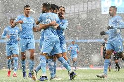 Man City trở lại nhì bảng: Chiến thắng khó khăn trong tuyết lạnh
