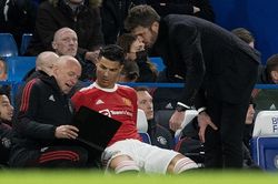 MU: Ronaldo lại lao thẳng vào đường hầm sau trận hòa Chelsea