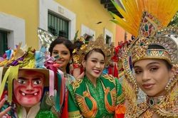 Đỗ Thị Hà rạng rỡ trong trang phục Nhụy Kiều tướng quân ở Miss World 2021