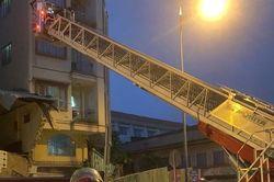Sập nhà ở trung tâm TPHCM, 3 người được giải cứu