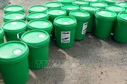 Tạm giữ gần 8 tấn hóa chất và 630 lít dầu thủy lực không rõ nguồn gốc