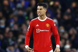 Ronaldo bỏ vào phòng thay đồ, không bắt tay cầu thủ Chelsea