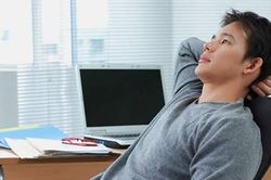 Đưa người yêu vào nhà nghỉ, chưa kịp làm gì thì một đám đàn ông kéo đến, để rồi tôi suy sụp khi phát hiện âm mưu của bạn gái