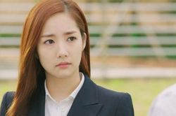 Thấy chị hàng xóm vứt bỏ túi đồ sơ sinh nên tôi nhặt về, mở ra mà choáng nặng khi thấy một thứ bên trong