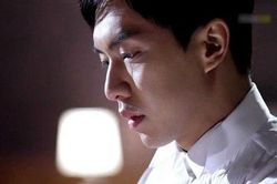 Đến nhà vợ cũ sau 1 năm ly hôn, nhìn cảnh trong sân mà tôi điếng lặng suốt cả tháng