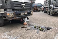 Va chạm với xe tải ben, 2 người tử vong tại chỗ
