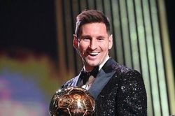 Messi giành Quả bóng vàng thứ 7 trong sự nghiệp
