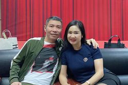 NSND Công Lý khỏe mạnh, khoác vai chụp ảnh cùng NSND Thu Hà