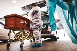 Sức ép với dịch vụ tang lễ Singapore khi người chết vì COVID-19 tăng cao