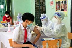 Tiêm vắc xin phòng Covid-19 cho hơn 1.500 học sinh THCS