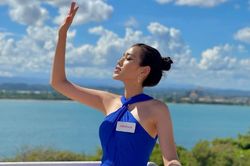 Nhan sắc Đỗ Thị Hà bừng sáng trong nắng Puerto Rico