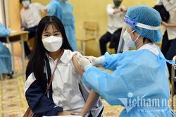 Hà Nội tạm dừng tiêm cho trẻ em 2 lô vắc xin Pfizer được gia hạn