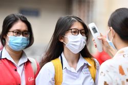 Tại sao TP.HCM thí điểm cho một số khối lớp học tập trung?