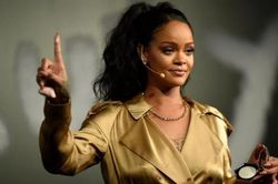 Rihanna - từ tỉ phú làng nhạc tới Anh hùng dân tộc