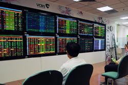 Cổ phiếu ngân hàng 'hạ nhiệt', Vn-Index lại đi xuống