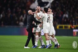Ibrahimovic lập siêu phẩm, Milan phả hơi nóng vào gáy Napoli