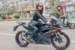 Quỳnh Nga khoe ảnh lái mô tô, Việt Anh lập tức vào 'xui dại'