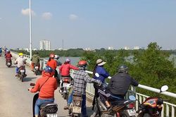 Tìm thấy thi thể người đàn ông nghi nhảy cầu Bến Thủy tự vẫn