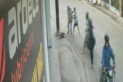 Chủ bất lực nhìn 'cẩu tặc' chích điện bắt chó ngay trước mắt