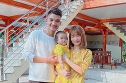 Mạc Văn Khoa lần đầu giới thiệu vợ con ở quê nhà, chia sẻ lý do chưa tổ chức đám cưới