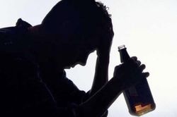 Cứu sống người đàn ông bị ngộ độc rượu nặng sau khi đi ăn vía