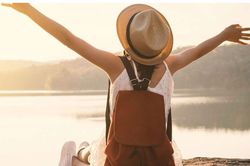 3 cách để phụ nữ tự chịu trách nhiệm cuộc đời mình, không phải trông chờ người khác