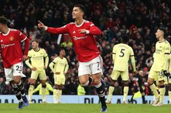 Tỏa sáng trước Arsenal, Ronaldo buộc Rangnick phải 'suy nghĩ lại'
