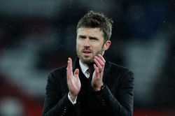 Michael Carrick đột ngột chia tay MU