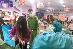 Thanh Hóa: Nữ sinh lấy trộm váy bị chủ shop bắt quỳ gối, cắt tóc, đánh đập