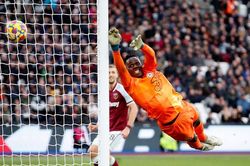 West Ham 3–2 Chelsea: Thua ngược West Ham, Chelsea hụt bước đua vô địch