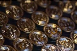 Giá bitcoin tụt hơn 20% giữa thị trường đầy bất định