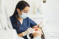 Dấu hiệu trên lưỡi cảnh báo bệnh tiềm ẩn, trong đó có Covid-19