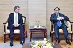 Chủ tịch Quốc hội Vương Đình Huệ tiếp Giám đốc Ngân hàng Phát triển châu Á tại Việt Nam