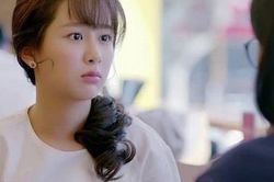 Ra tiệm vàng mua quà cho sếp, tôi bắt gặp mẹ chồng lén lút đem nhẫn cưới của con trai đi bán