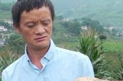 'Jack Ma bán nấm' nổi tiếng một thời: Kiếm bộn tiền nhờ ngoại hình giống tỷ phú nhưng chớp mắt quay lại vạch xuất phát vì một lý do