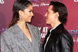 'Người Nhện' Tom Holland và bạn gái trên thảm đỏ