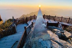 Ngắm đỉnh Fansipan phủ trắng sương muối