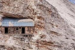 Căn nhà 'cô đơn' nhưng nguy hiểm nhất hành tinh