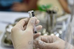 Hà Nội: Tiêm vắc xin cho trẻ từ 13-14 tuổi
