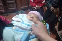 Tìm kiếm thân nhân cho bé gái sơ sinh bị bỏ rơi trước cổng chùa