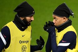 Mbappe giỏi cả tiếng Anh và Tây Ban Nha, tuyên bố nóng tương lai